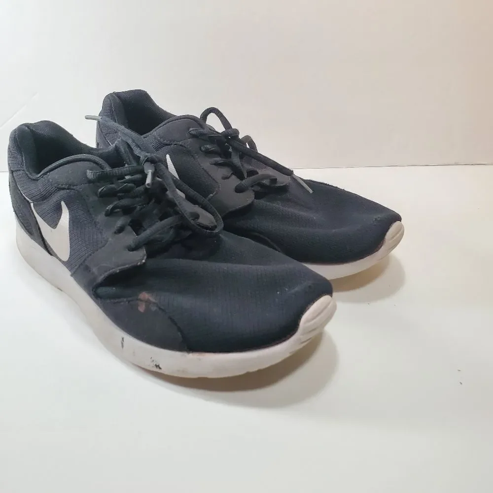 NIKE black tennis shoes